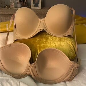 .2 Maidenform Seamless.  Tan Bra with Detachable Straps That  Can Be Worn 2 Ways